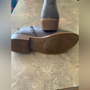 Women size 11 Time and Tru Chelsea boots. Gray in color worn once.